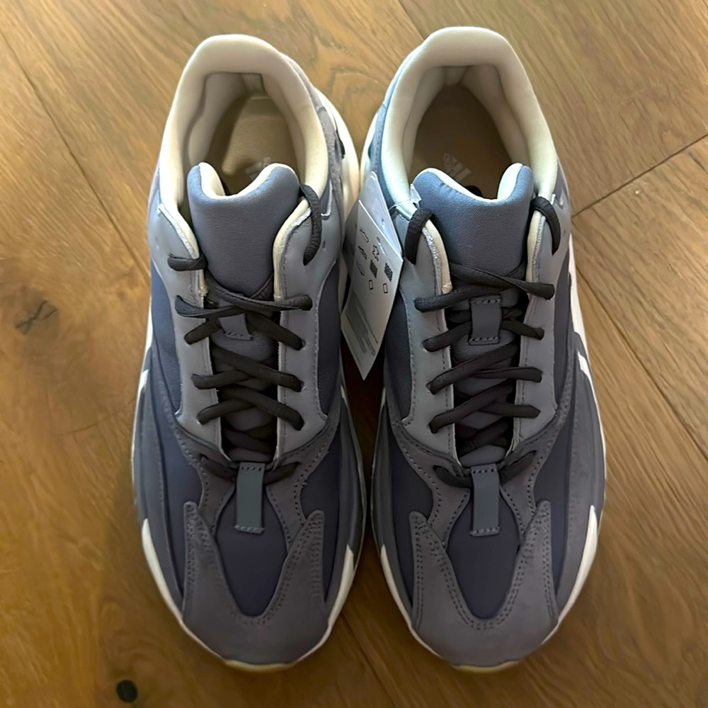 Yeezy boost 700